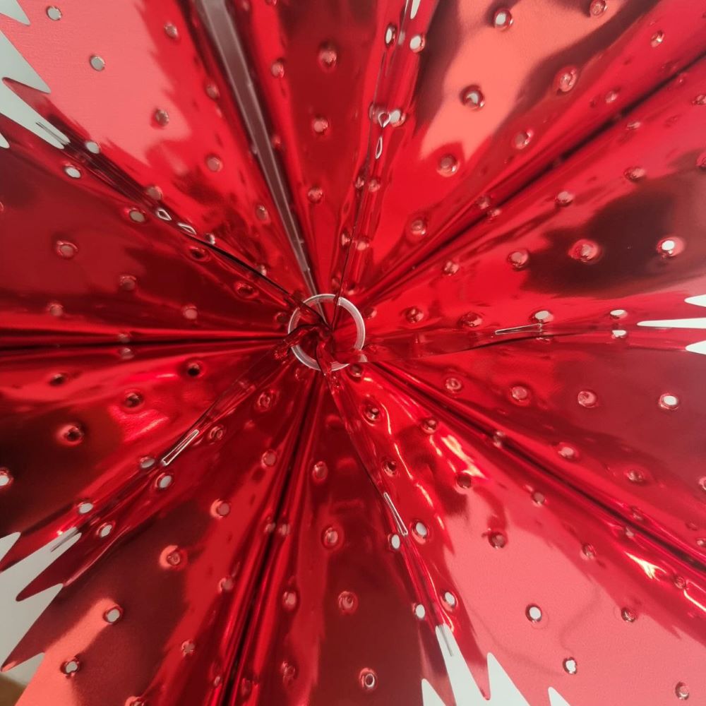 Звезда фольгированная с перфорацией 40 см пятиконечная, красный Звезда фольгированная с перфорацией 40 см пятиконечная, красный