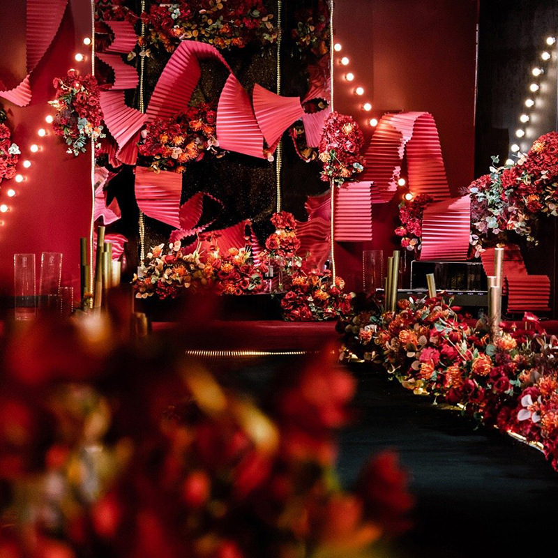 Гофрокартон рулонный,декоративный 35см х 5м, красный Гофрокартон рулонный,декоративный 35см х 5м, красный